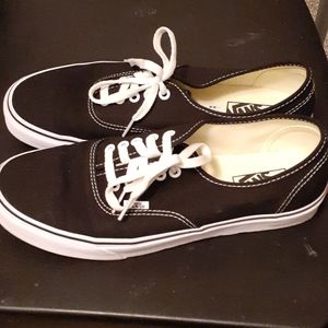 Van's black and white New!
